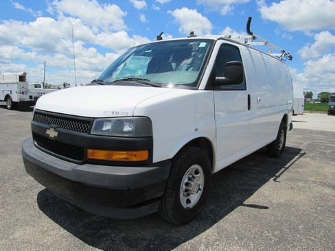 Used 2018 Chevrolet Express 2500 w/ Driver Convenience Package RWD image 7