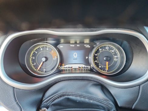 Used 2016 Jeep Cherokee Trailhawk w/ Cold Weather Group image 11