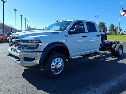New 2026 RAM 5500 Tradesman w/ Chrome Appearance Group image 3