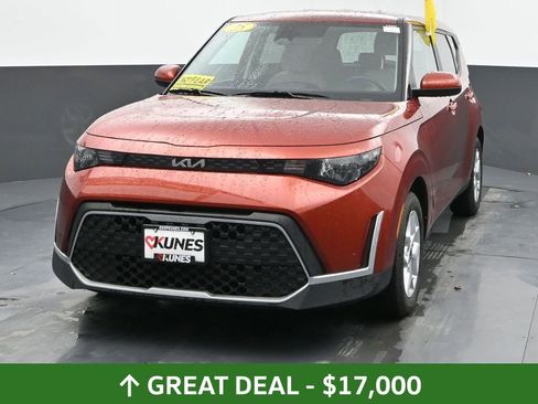 Used 2025 Kia Soul LX w/ LX Technology Package FWD image 7