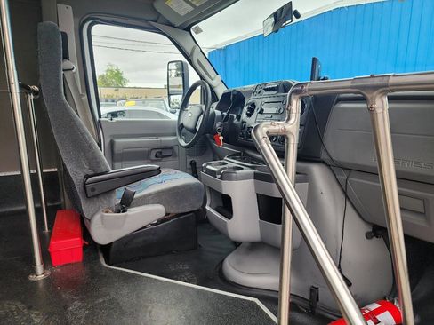 Used 2015 Ford E-350 and Econoline 350 Super Duty RWD image 17