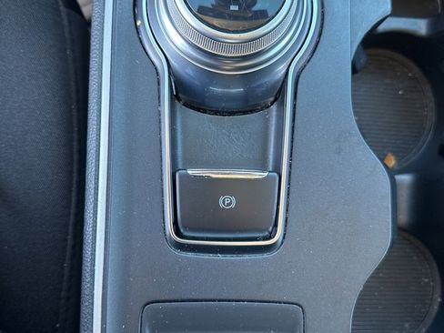 Used 2022 Ford Edge SE image 27