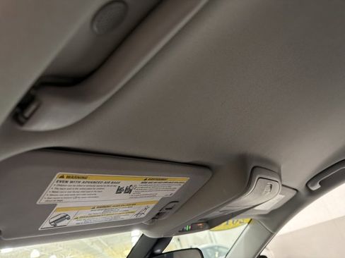 Used 2018 Chevrolet Equinox LT FWD image 10