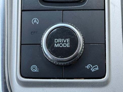 Used 2023 Ford Explorer XLT w/ Equipment Group 202A AWD/4WD image 27