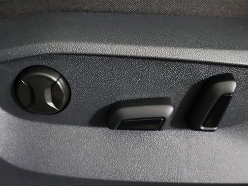 Certified 2024 Volkswagen Tiguan SE w/ Panoramic Sunroof Package AWD/4WD image 34