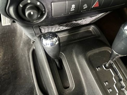 Used 2017 Jeep Wrangler Unlimited Willys image 23