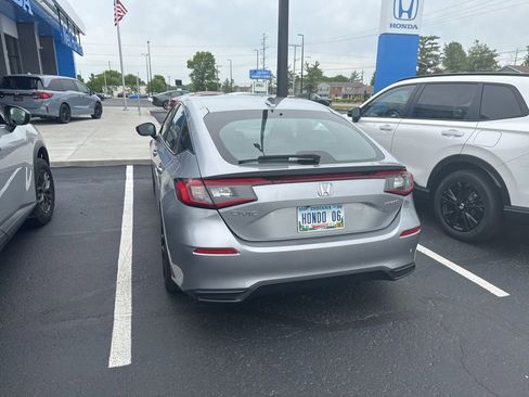 Used 2023 Honda Civic Sport image 9