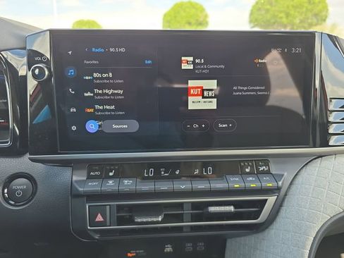 Used 2026 Toyota Camry XLE FWD image 21