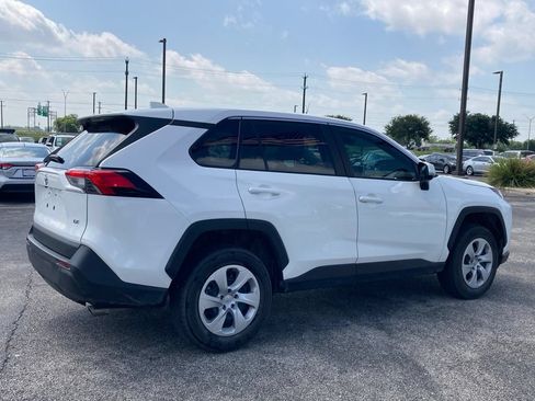 Used 2024 Toyota RAV4 LE FWD image 5