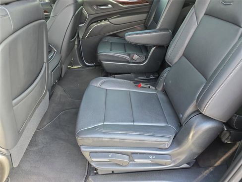 Used 2023 Cadillac Escalade ESV Luxury image 16