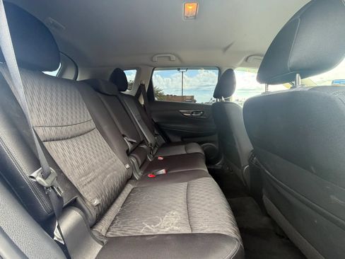 Used 2018 Nissan Rogue SV FWD image 39