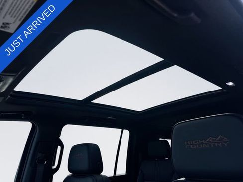 Used 2025 Chevrolet Suburban High Country AWD/4WD image 22