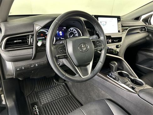 Used 2022 Toyota Camry XLE image 10