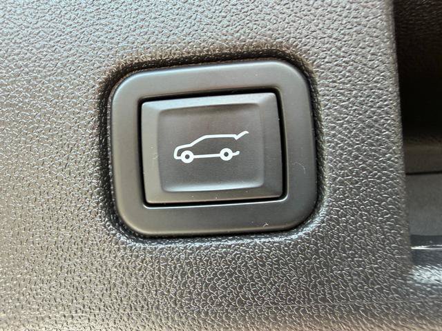 Used 2020 Chevrolet Equinox Premier w/ LPO, Floor Liner Package AWD/4WD image 15