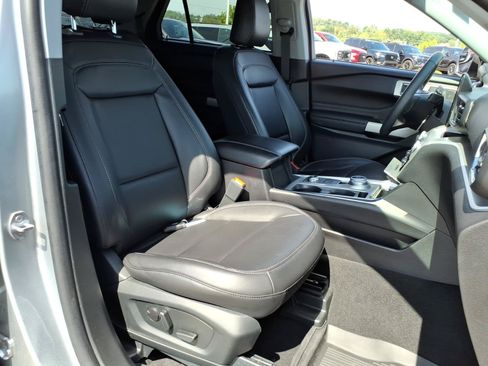 Certified 2023 Ford Explorer XLT w/ Equipment Group 202A AWD/4WD image 8