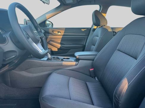 Used 2025 Nissan Altima 2.5 SV image 14