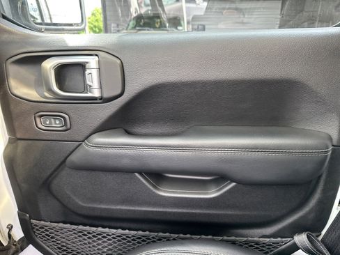 Used 2020 Jeep Wrangler Unlimited Sahara w/ Uconnect 4C Nav & Sound Group AWD/4WD image 21