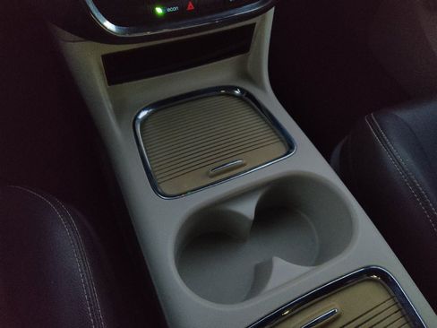 Used 2017 Dodge Grand Caravan SXT image 26