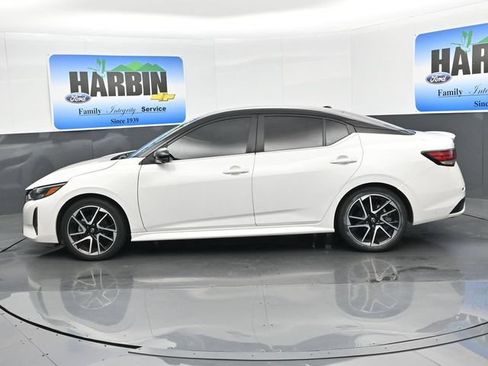 Used 2024 Nissan Sentra SR w/ SR Premium Package FWD image 2