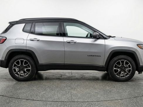 Used 2025 Jeep Compass Trailhawk AWD/4WD image 11