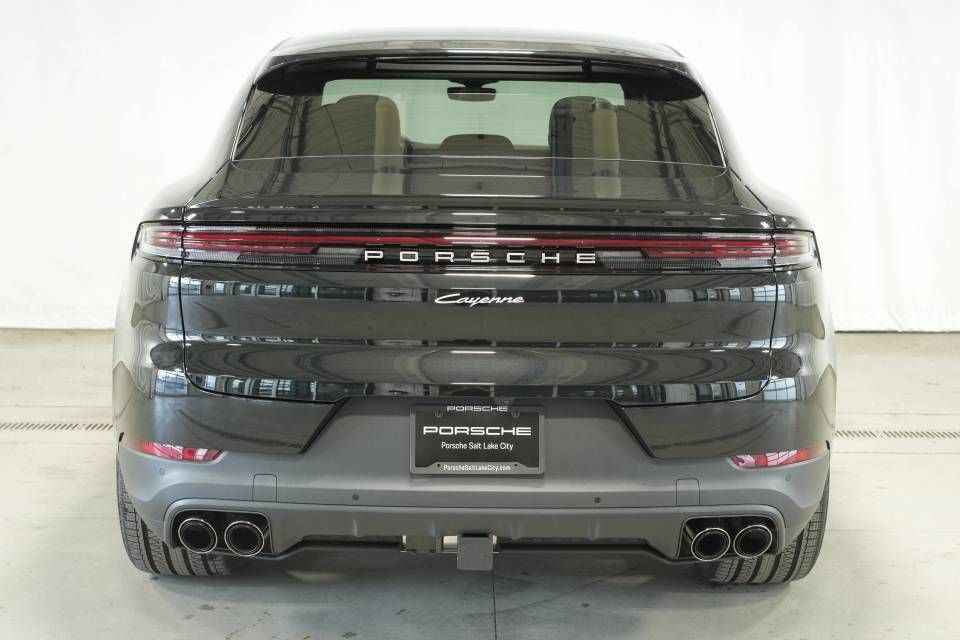 Certified 2026 Porsche Cayenne Coupe AWD/4WD image 12