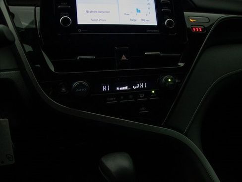 Used 2022 Toyota Camry SE image 32