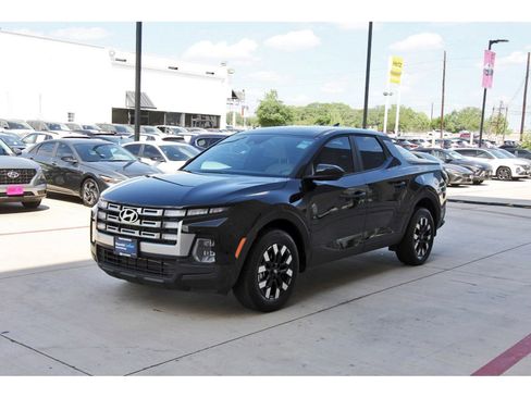 Certified 2025 Hyundai Santa Cruz SE FWD image 3
