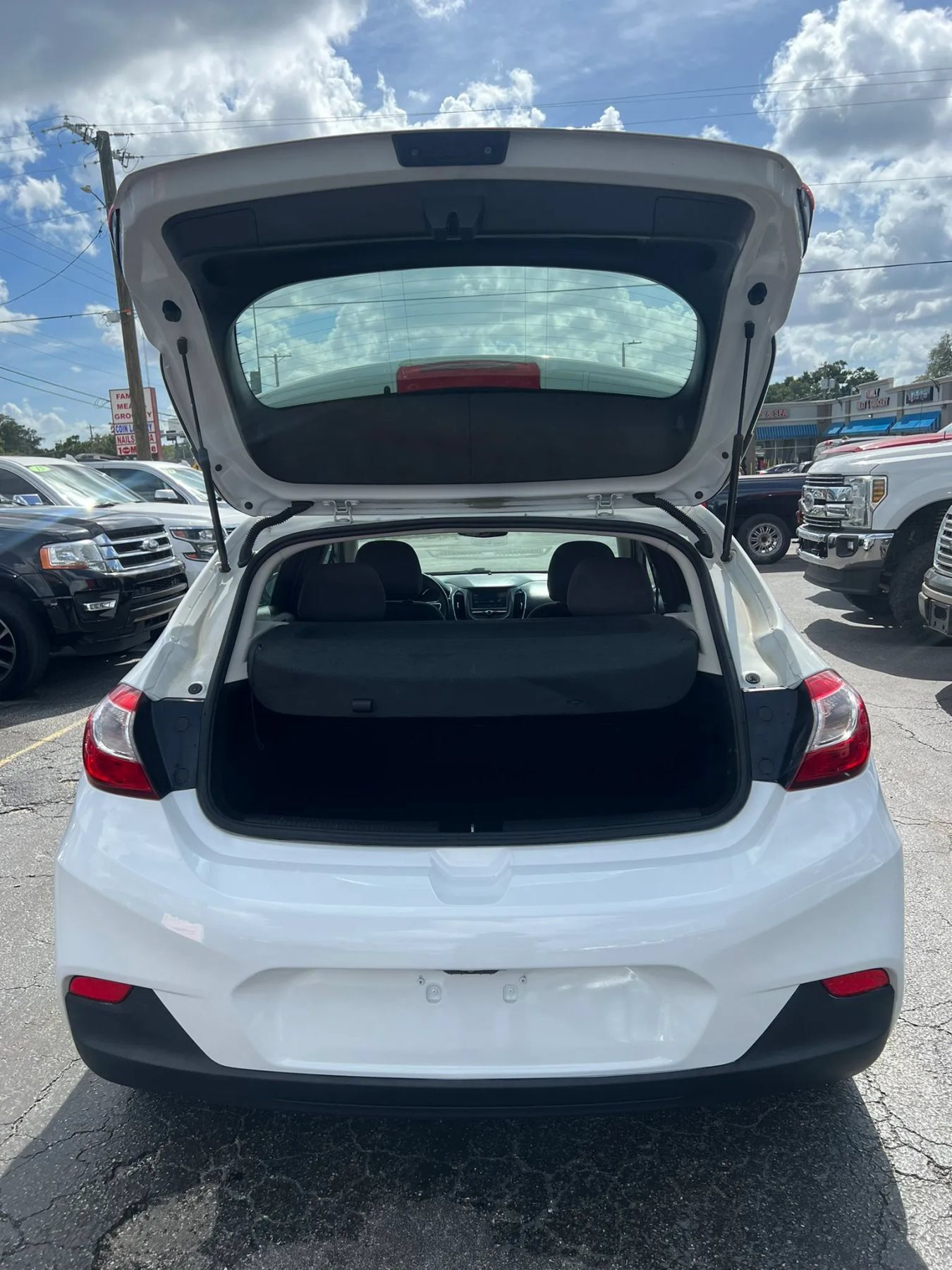Used 2018 Chevrolet Cruze LT w/ Convenience Package FWD image 19