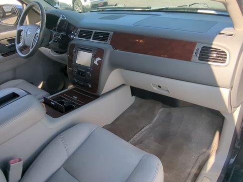 Used 2014 Chevrolet Tahoe LTZ RWD image 23