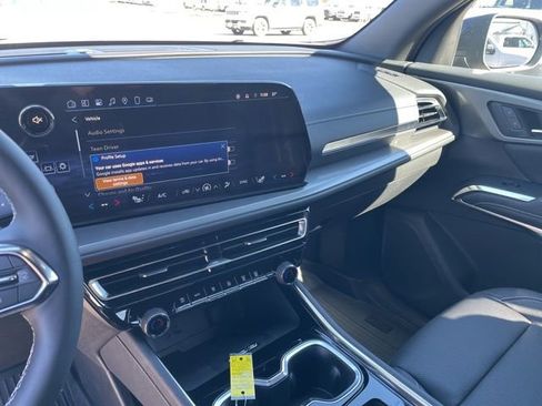 Used 2025 Chevrolet Traverse LT w/ LPO, Floor Liner Package image 6