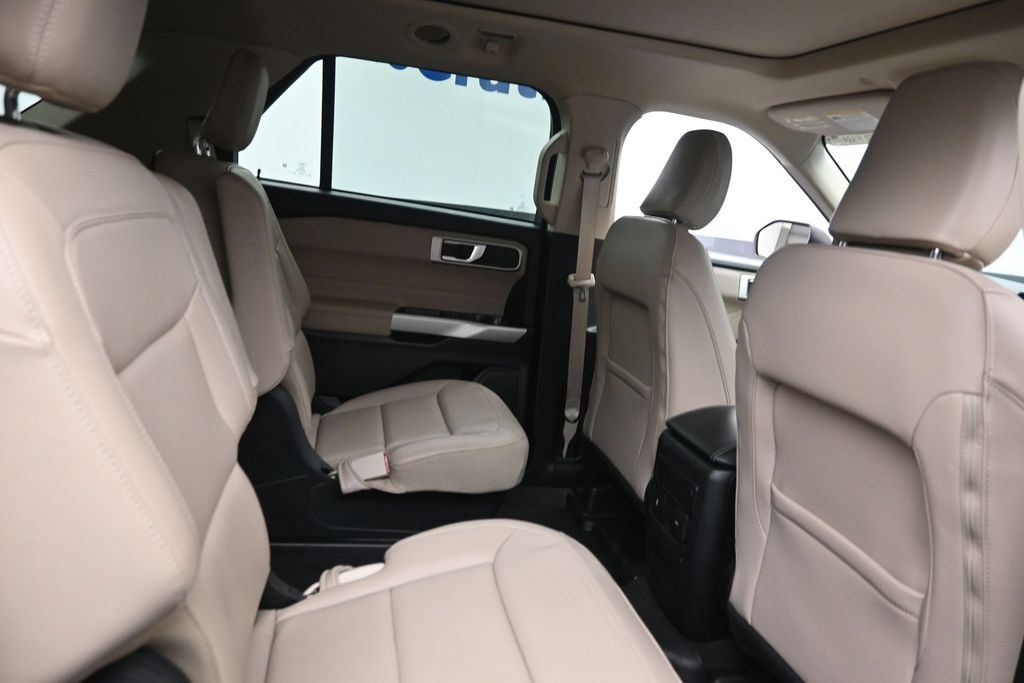 Used 2023 Ford Explorer XLT w/ Equipment Group 202A AWD/4WD image 10