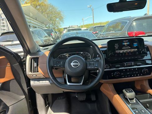 Used 2023 Nissan Pathfinder Platinum AWD/4WD image 23