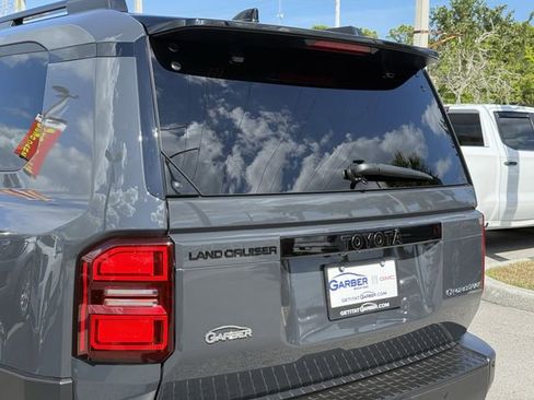 Used 2025 Toyota Land Cruiser w/ Premium Package image 11