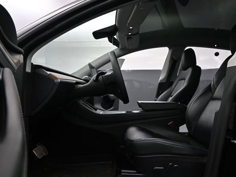 Used 2022 Tesla Model Y Performance image 14