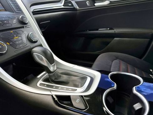 Used 2016 Ford Fusion SE AWD/4WD image 29