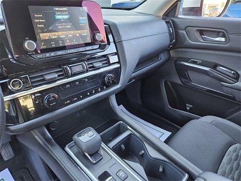 Used 2022 Nissan Pathfinder SV w/ SV Premium Package image 21