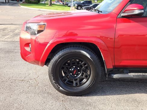 Used 2022 Toyota 4Runner SR5 Premium w/ Moonroof Package RWD image 9