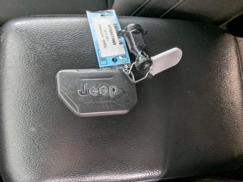 Used 2019 Jeep Wrangler Sport AWD/4WD image 24
