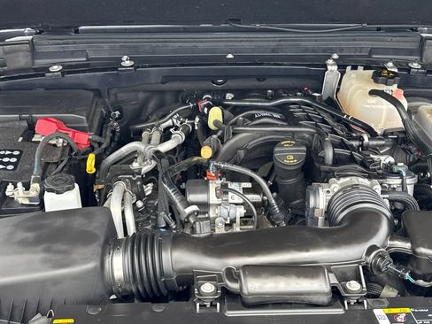 Used 2023 Jeep Wrangler Unlimited Sahara AWD/4WD image 9