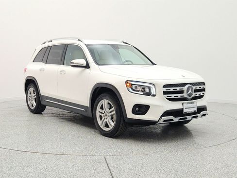 Used 2023 Mercedes-Benz GLB 250 image 3