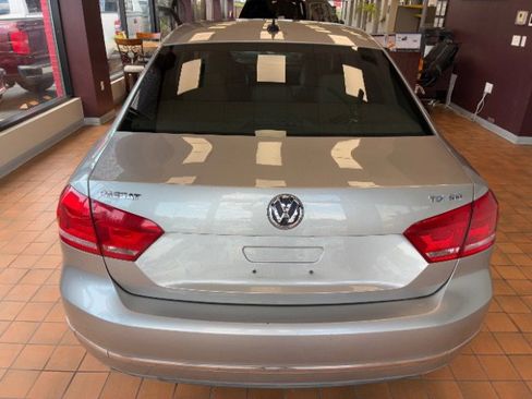 Used 2014 Volkswagen Passat TDI SEL Premium image 11