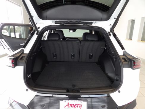 Used 2024 Chevrolet Equinox EV LT w/ LPO, Trailering Package image 19