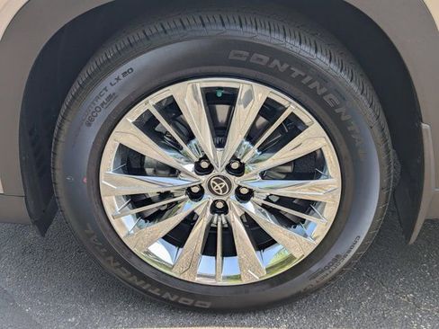 Used 2026 Toyota Grand Highlander Platinum image 11