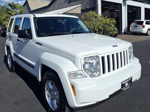 Used 2011 Jeep Liberty Sport image 9