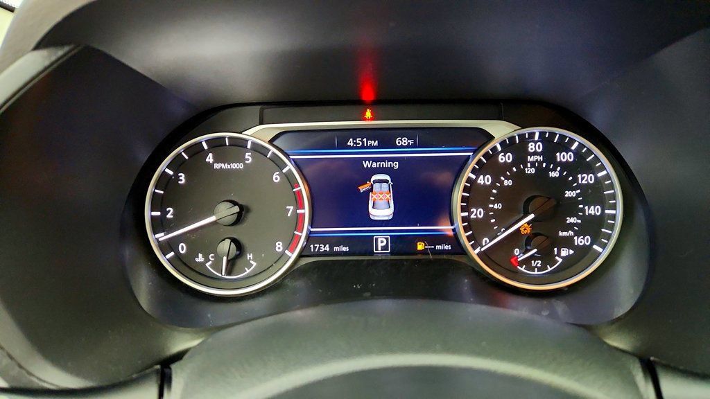 Used 2025 Nissan Sentra SR w/ SR Premium Package FWD image 13