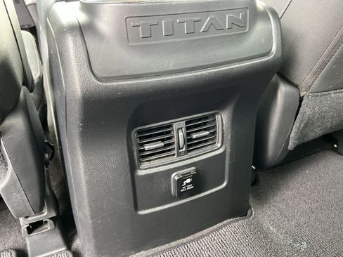 Used 2017 Nissan Titan SV image 31
