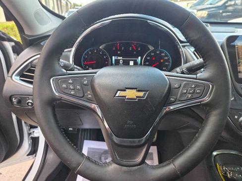 Used 2017 Chevrolet Malibu Premier w/ Driver Confidence Package FWD image 11