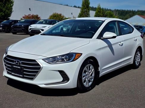 Used 2018 Hyundai Elantra SE FWD image 3
