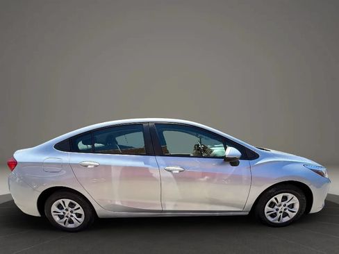 Used 2019 Chevrolet Cruze LS w/ LS Fleet Convenience Package FWD image 4