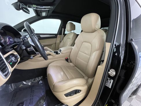 Used 2023 Porsche Cayenne Platinum Edition image 5